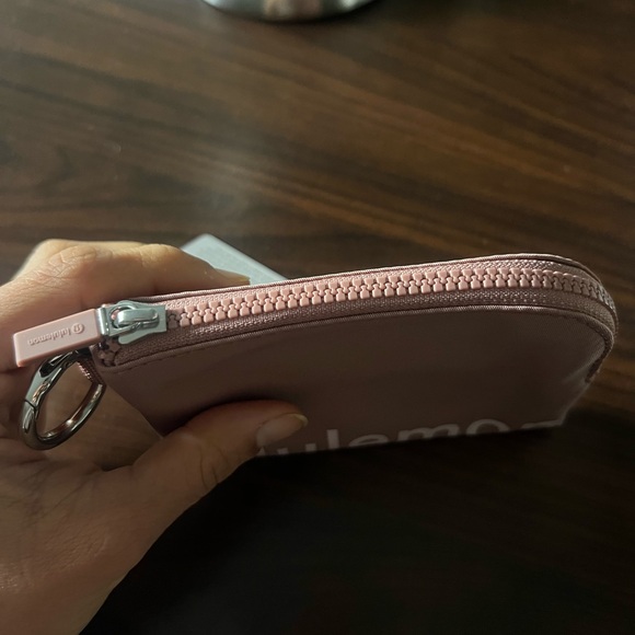LULULEMON CARD POUCH - Picture 9 of 9